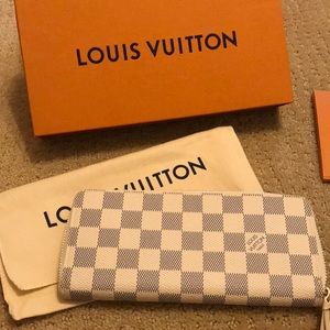 LOUIS VUITTON clemence wallet